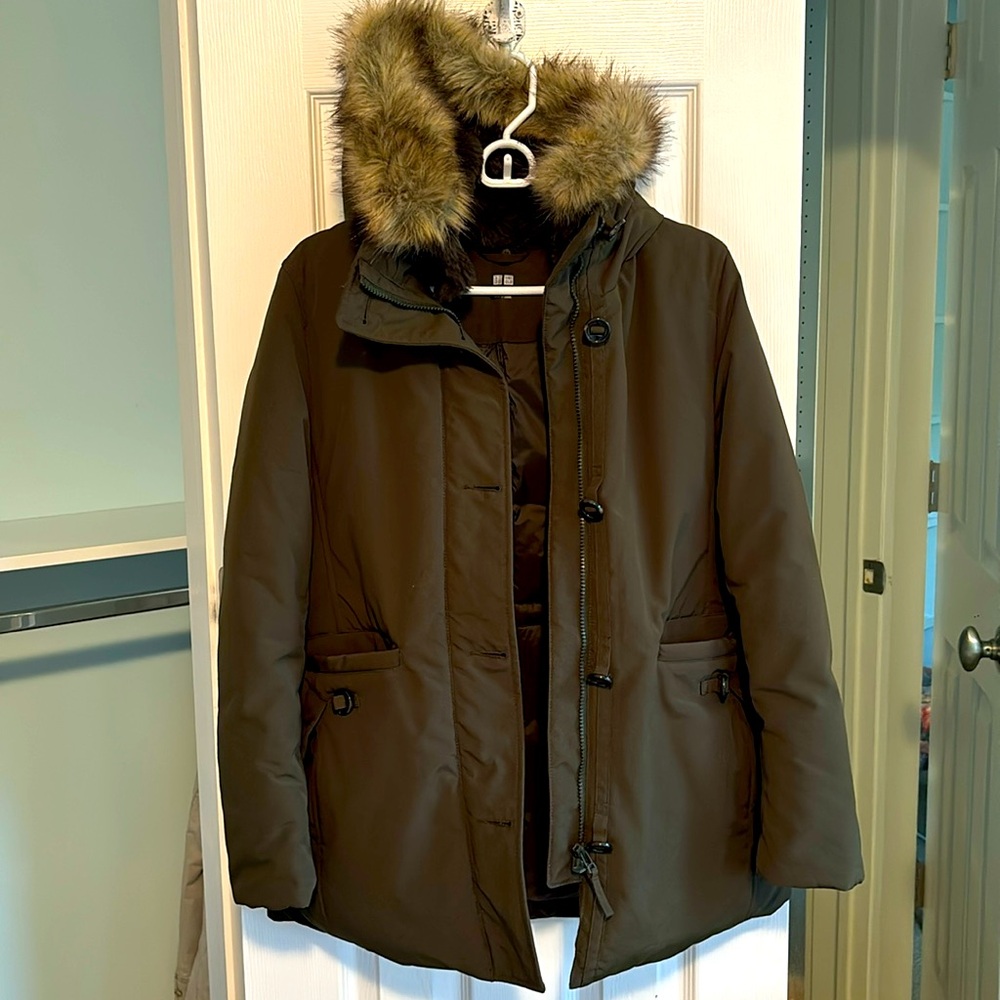 Uniglo olive green down anorak detachable fur trim hood jkt size XS  great item